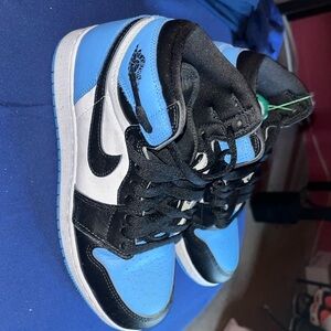 Big kids Jordan’s 1’s